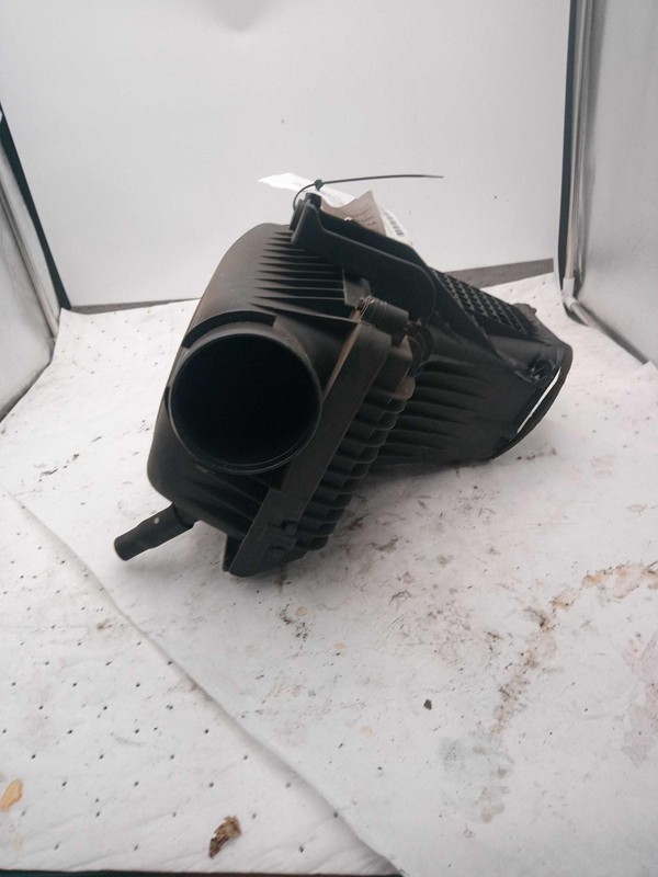 Used Air Cleaner Assembly fits: 2015 Dodge Challenger 3.6 Grade B