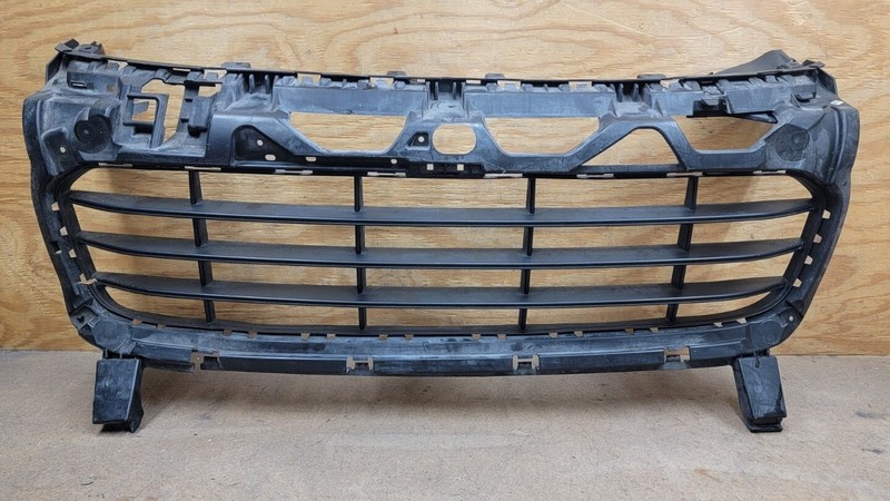 2011 - 2014 Porsche Cayenne Turbo Front Bumper Upper Center Grille OEM 7P5807683