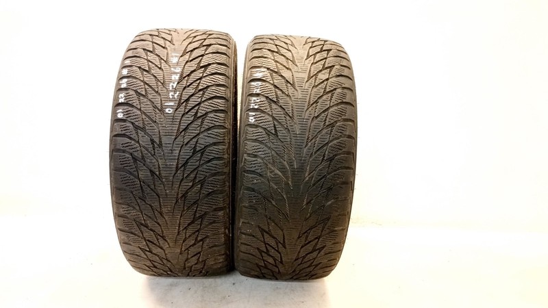 7/32 USED NOKIAN HAKKAPELIITTA R2 TIRE 2 TIRES 245/40/R18 97R M+S 012226