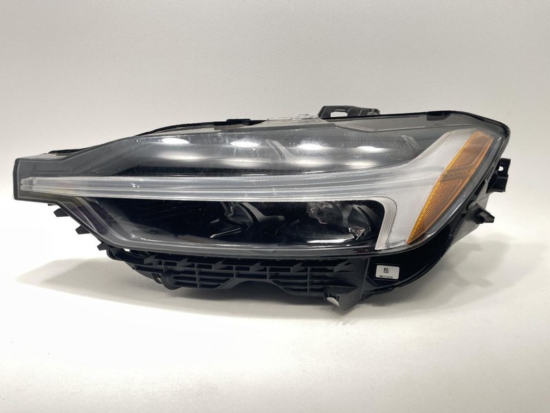 18-21 VOLVO XC60 LEFT HEADLIGHT LED COMPLETE HAS BUFF OUT SCRATCH AWD 19K 60894