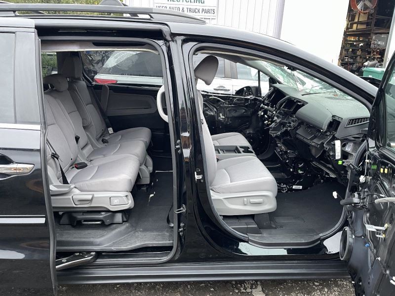 2018-2024 HONDA ODYSSEY RIGHT ROCKER W/POST BLACK PC:NH731P AT FWD 6K -EX- 58527