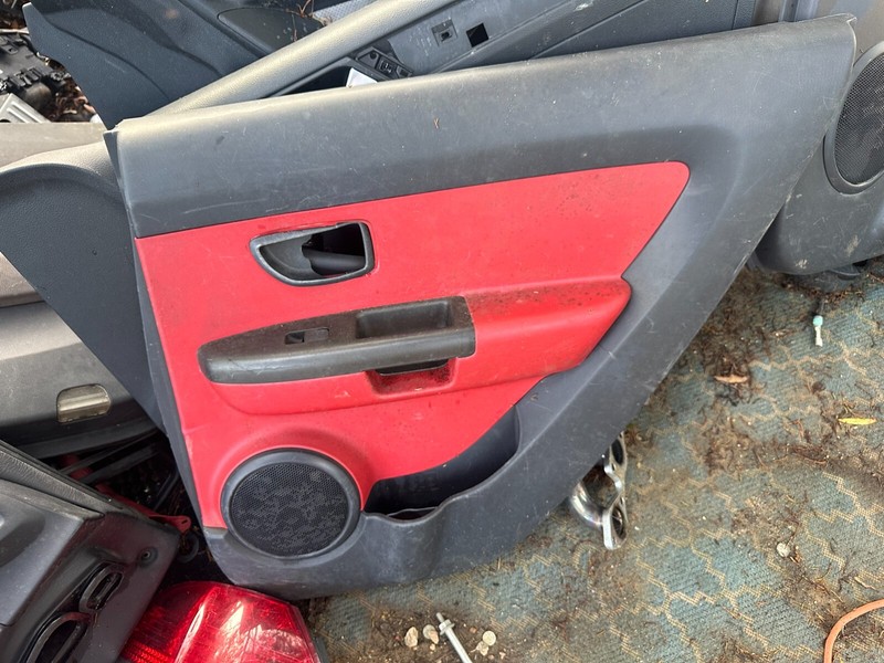 10-13 KIA SOUL OEM RH PASSENGER REAR INTERIOR DOOR PANEL TRIM - RED & BLACK