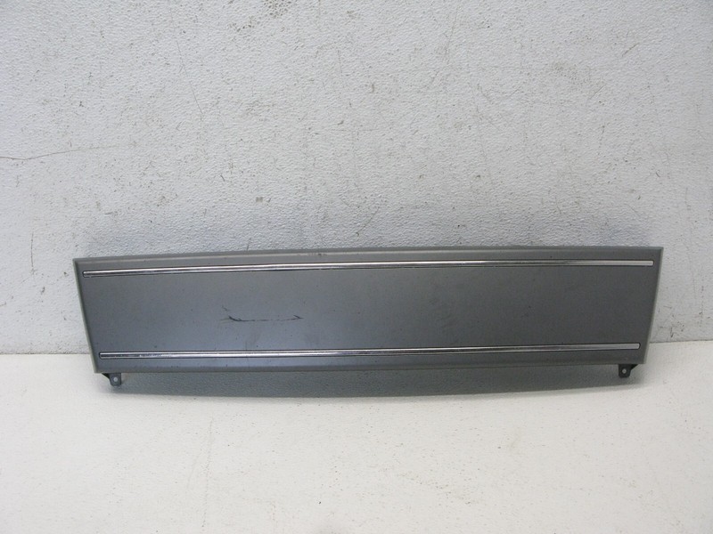 10-12 AUDI 8T S5 CONVERTIBLE FRONT BUMPER GRILLE LICENSE PLATE COVER OEM 100923