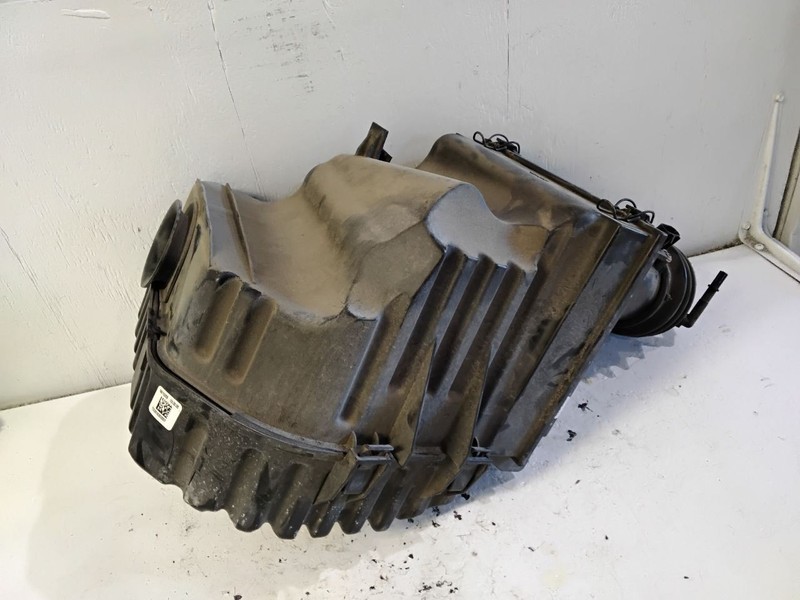 2010-2011 Chevy Impala Air Cleaner Intake Box Assembly 3.5L Federal Emissions