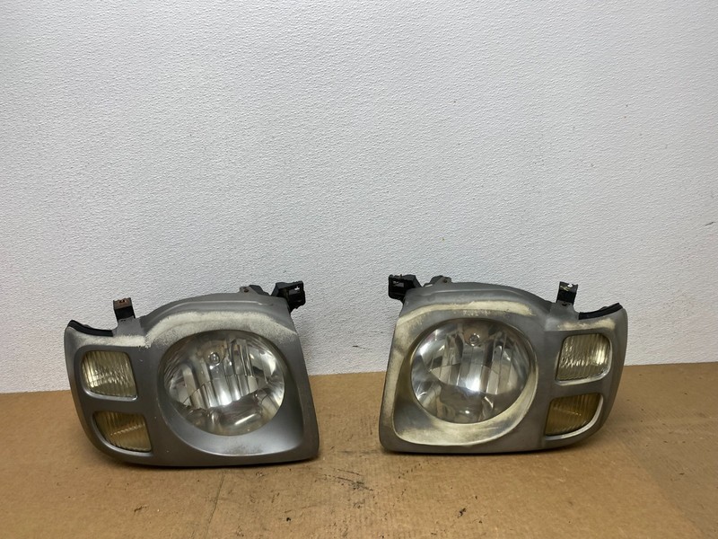 2002 2003 2004 Nissan Xterra Left+Right Side Headlights OEM AC3484 DW