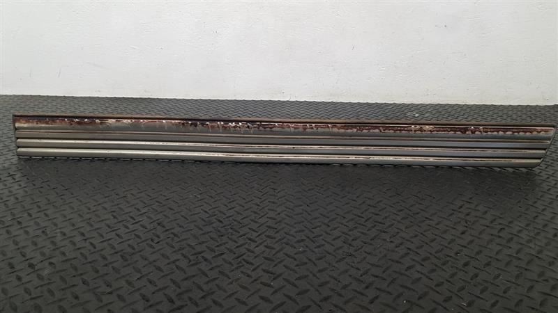 99-02 Chevrolet Silverado Front Right Passenger Door Molding Gold OEM 88937506