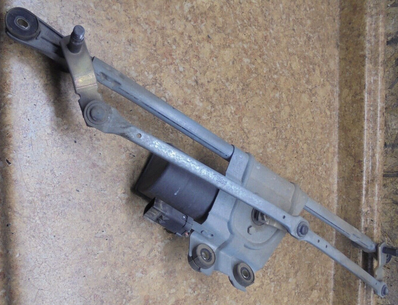 2003 Jeep Liberty Sport 3.7L 3.7 L Windshield Wiper Control Motor Front Window