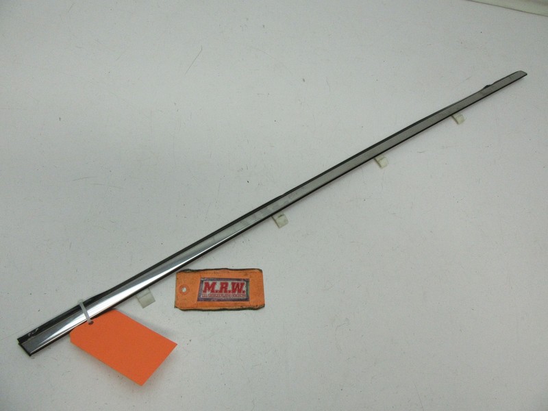 DOOR MOLDING GLASS SEAL RIGHT FRONT TOP OUTER PASSENGER SIDE RF 08-10 VUE CHROME