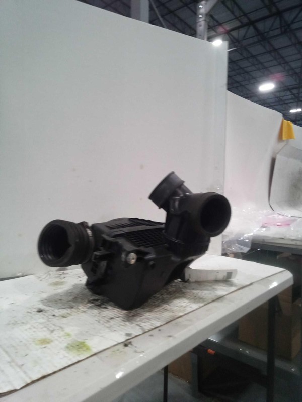 Used Air Cleaner Assembly fits: 2016 Acura MdxGrade A