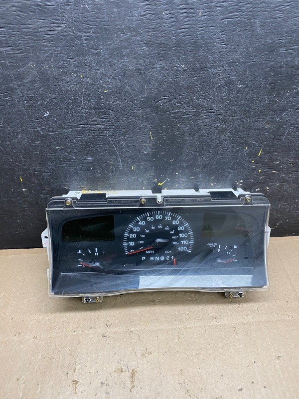 1998 to 2002 Lincoln Town Car Speedometer Gauge Cluster u4856 DG