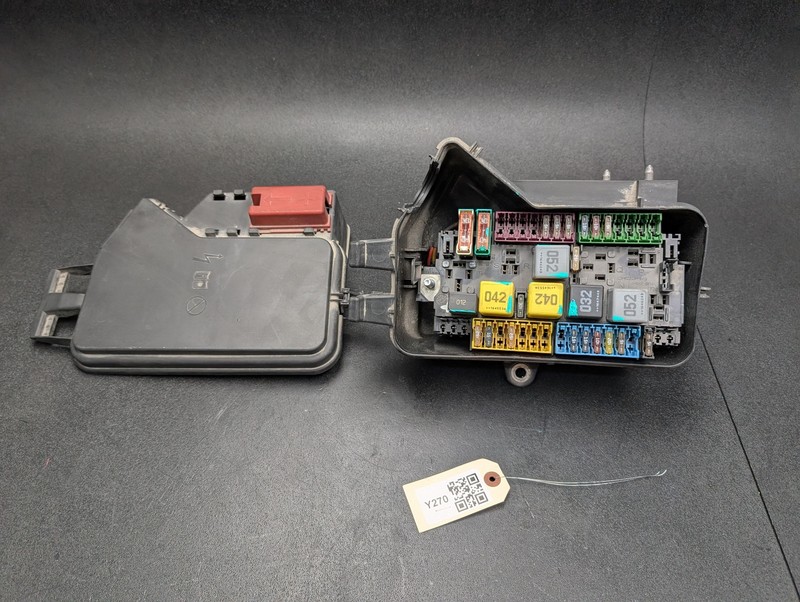 Engine Fuse Relay Junction Box 2017 Mercedes Metris 4475450069 2016 2018 - 2023