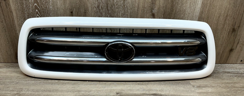 2001-05 TOYOTA SEQUOIA GRILLE ASSY OEM PART# 53100-0C030