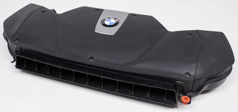 OEM BMW X5, X6 (4.4L) Air Cleaner 13717638564 Tab Missing