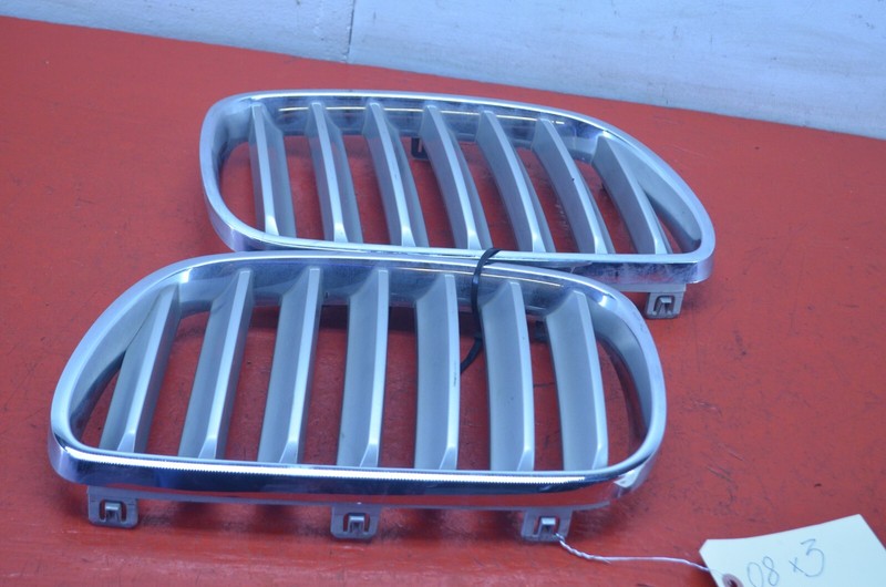 07-10 BMW E83 X3 FRONT LEFT / RIGHT BUMPER RADIATOR GRILL SET OEM