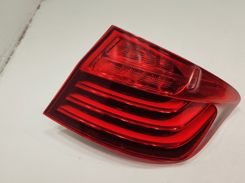 2014-2016 BMW 550Xi F10 REAR PASSENGER SIDE OUTER LIGHT TAILLIGHT LAMP OEM