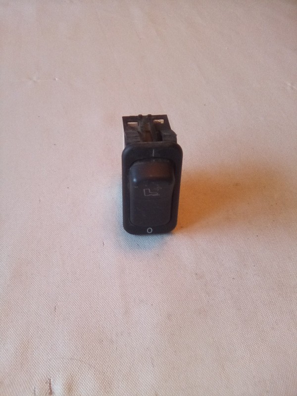 Peterbilt 16-07417-3J8EEF1A11 Floor Light Rocker Switch