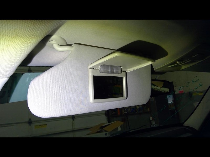 Driver Sun Visor Illuminated With Garage Door Opener Fits 08-12 LIBERTY 1571379