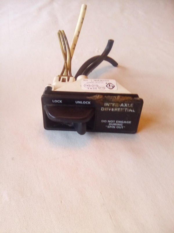 Freightliner 3235L-1 Inter Axle Differential Switch