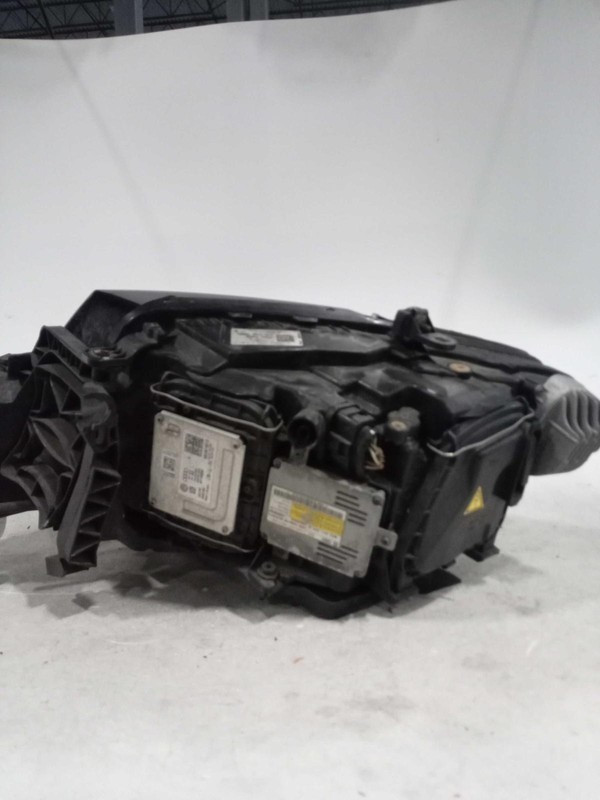 2015 AUDI Q5 Right Headlight Assembly Silver OEM 525592 90K Miles