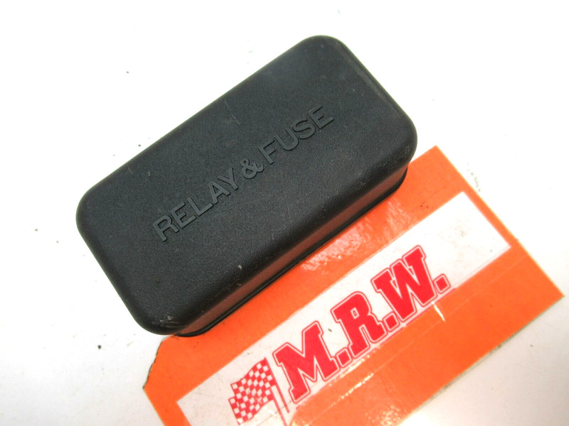 FUSE BOX BLOCK POWER RELAY LID TOP COVER CAP for 01 02 03 04 05 TOYOTA RAV4