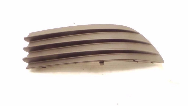 05 SIENNA BLACK RIGHT FRONT FOG COVER 52127-AE010