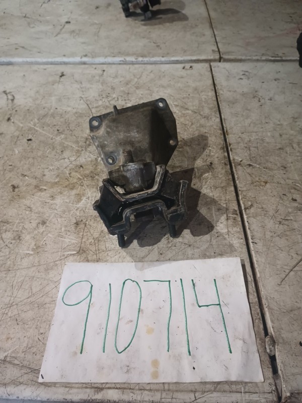 1998-2005 Mercedes Benz W163 ML500 Right Engine Mount Bracket A1122231204