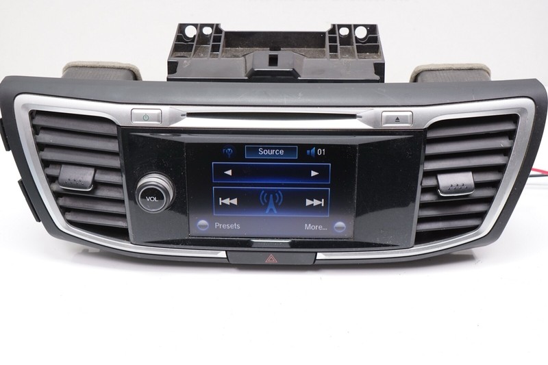 HONDA ACCORD Receiver Tuner Radio UnitAM-FM CD Player OEM 2013