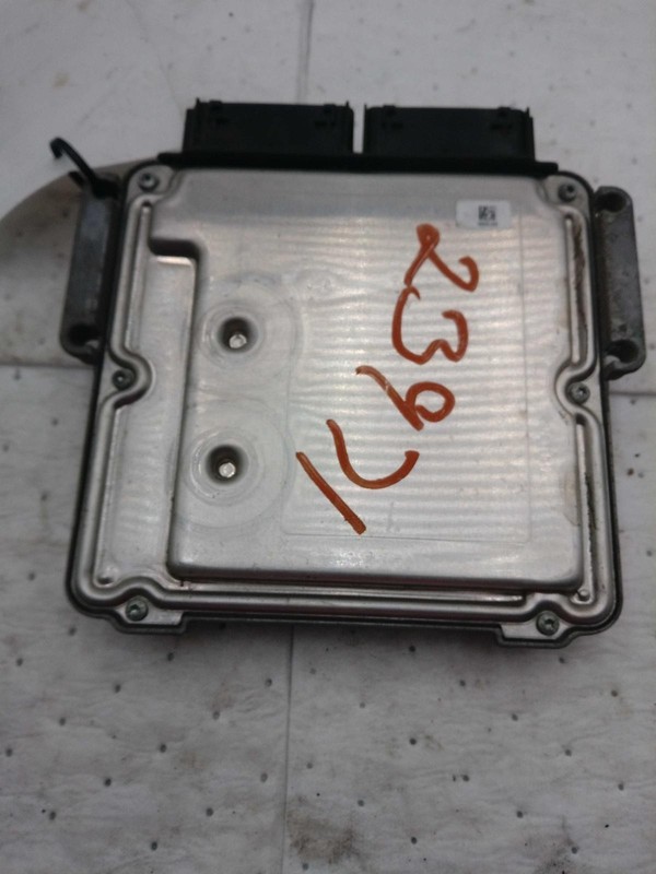 2016 Lincoln MKZ Engine Control Module ECM GP5A12A650NC 96K Miles OEM Black