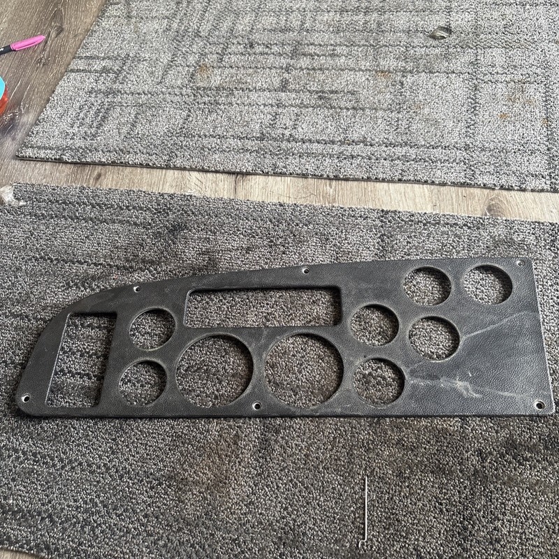 Peterbilt 587 GAUGE Dash Panel - Used | P/N S64-6082M02 broken