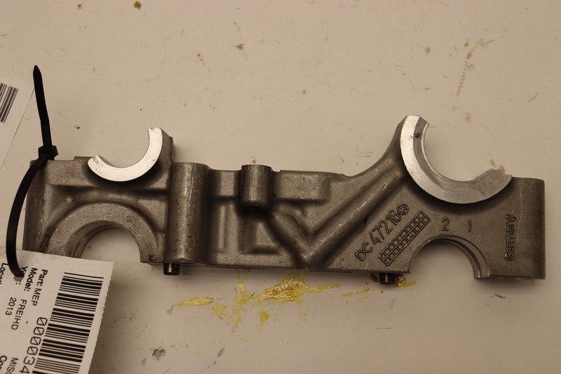 2008-2017 FREIGHTLINER CASCADIA 125 DD15 CAMSHAFT HOUSING BRACKET DC 47216 OEM