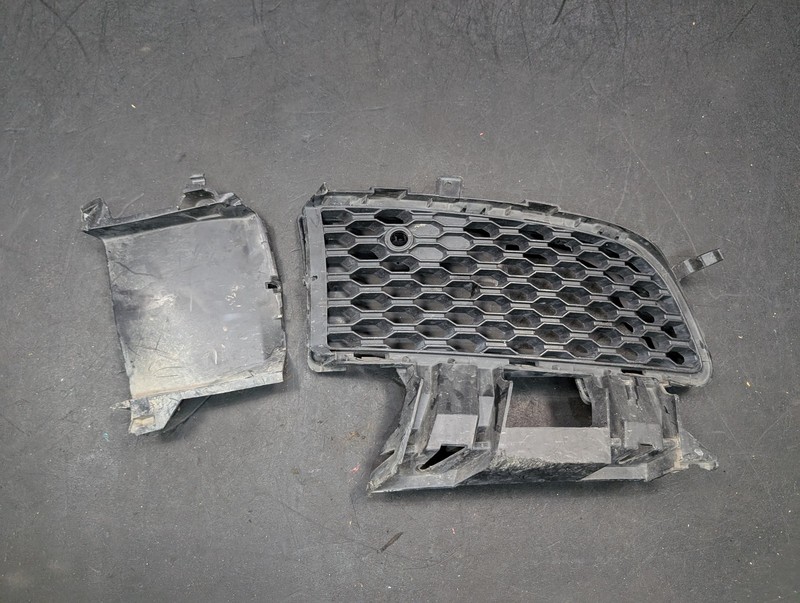 Front Right Lower Grille w/ Covers Set 2018 Jaguar XE S T4N5874 2019