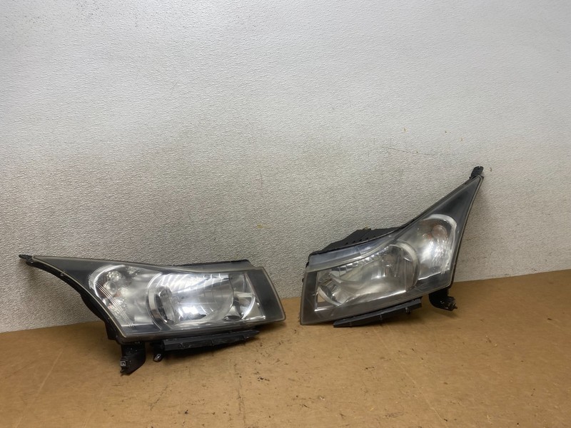 2011 to 2015 Chevrolet Cruze Halogen Left+Right Set Headlights X5610 DW
