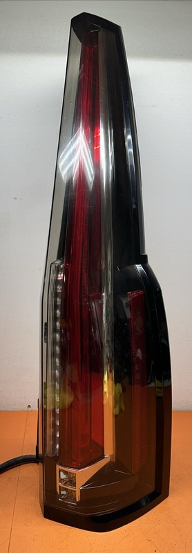 84038640 | 2015 - 2019 Cadillac Escalade LED Right Taillight OEM RH | L90052820