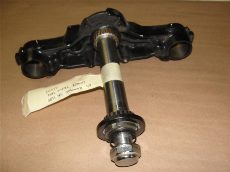 2004 KAWASAKI VULCAN VN 1600 LOWER TRIPLE TREE CLAMP VN1600 VN1600A 04