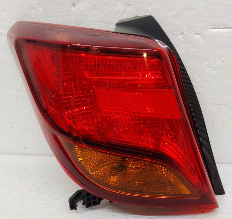 2015-2017 TOYOTA YARIS LH TAI LIGHT ASSY OEM