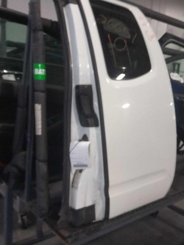 2014 Nissan Frontier Left Door White 2DR PU OEM Used 140K Miles