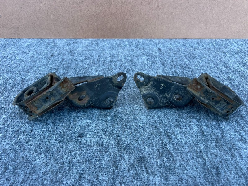 INFINITI Q50 Q60 2014–2024 OEM LH & RH EXHAUST MUFFLER HANGER MOUNT BRACKET SET