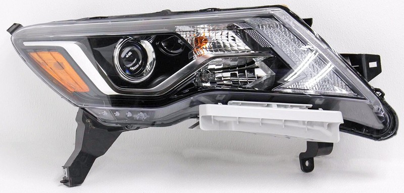 OEM Nissan Pathfinder Right Passenger Side Halogen Headlamp Lens Chip
