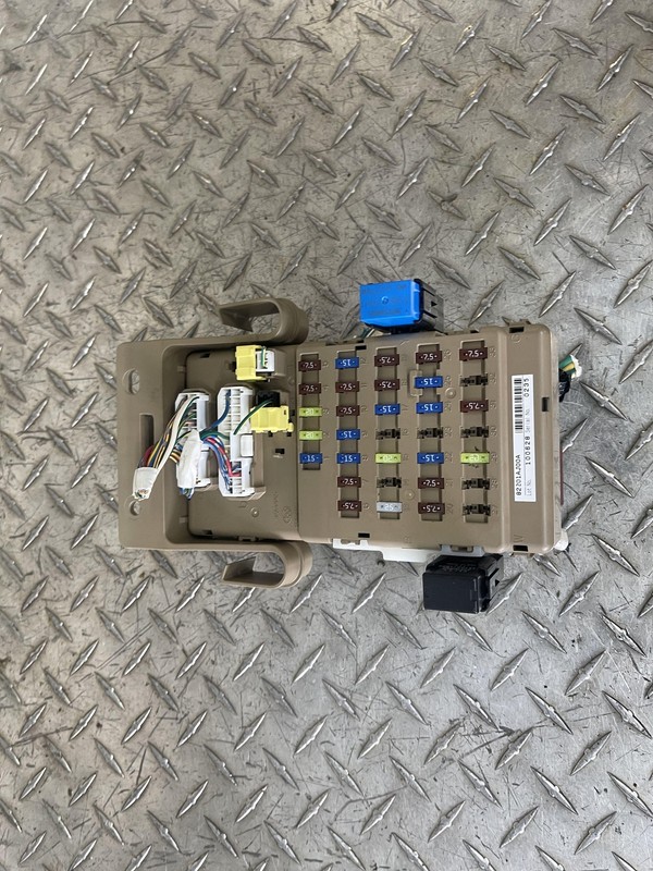 2010 2011 2012 Subaru Outback Legacy Cabin Fuse Box Oem 82201Aj00A