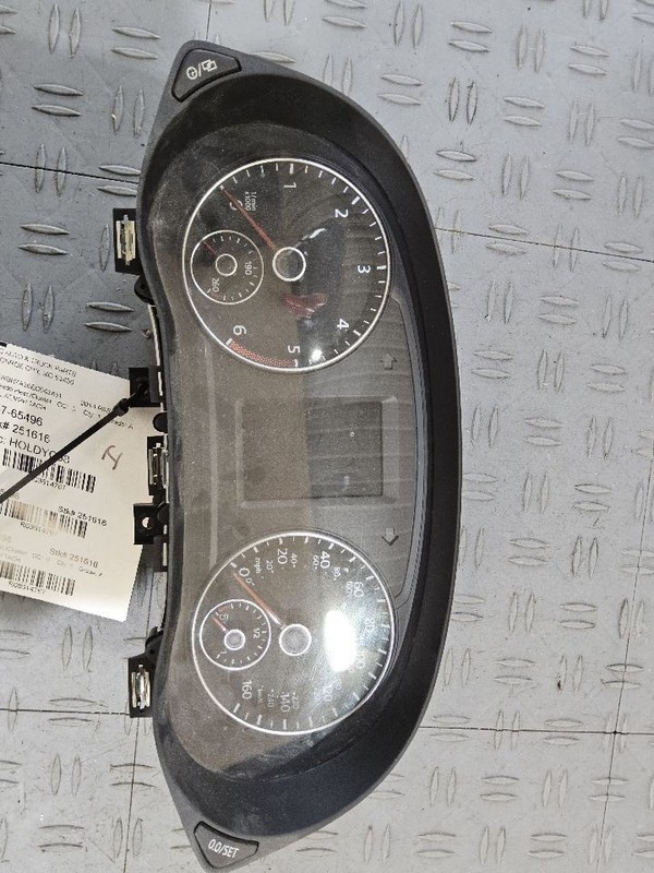 2013-2014 Volkswagen Passat Speedometer Instrument Cluster 2.0L MPH US opt 9Q5