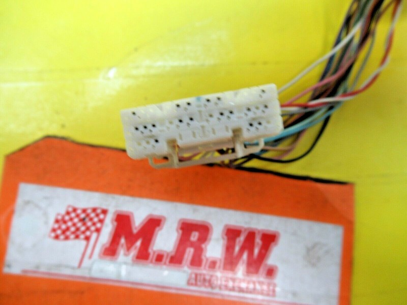 WIRE PLUG CONNECTOR off MULTIPLEX NETWORK COMPUTER PIGTAIL UNDER DASH FUSE RELAY