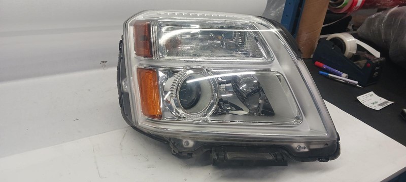 16-'17 GMC TERRAIN Right passenger headlight Headlamp OEM Grade B