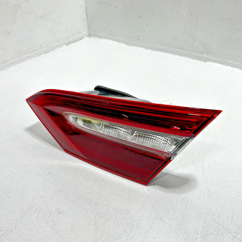 TOYOTA CAMRY REAR RIGHT PASSENGER SIDE INNER TAILLIGHT LAMP 2018 - 2020 OEM
