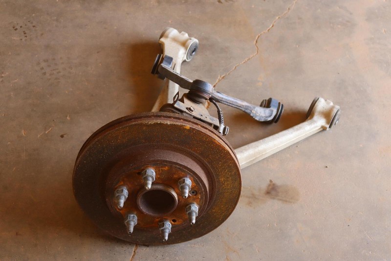 2007-2013 CHEVY AVALANCHE FRONT RIGHT SPINDLE KNUCKLE HUB CONTROL ARM OEM