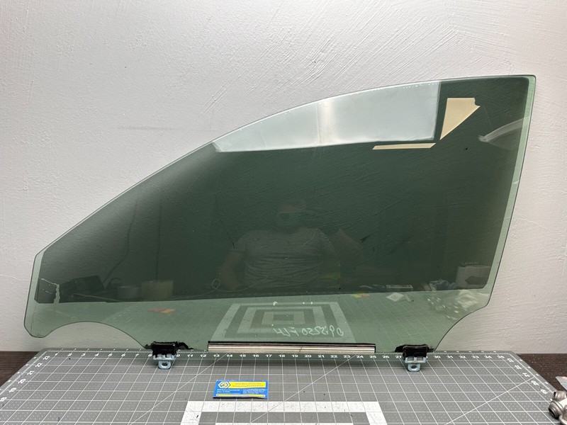 06-13 Lexus IS FRONT LEFT DRIVER SIDE DOOR WINDOW GLASS OEM