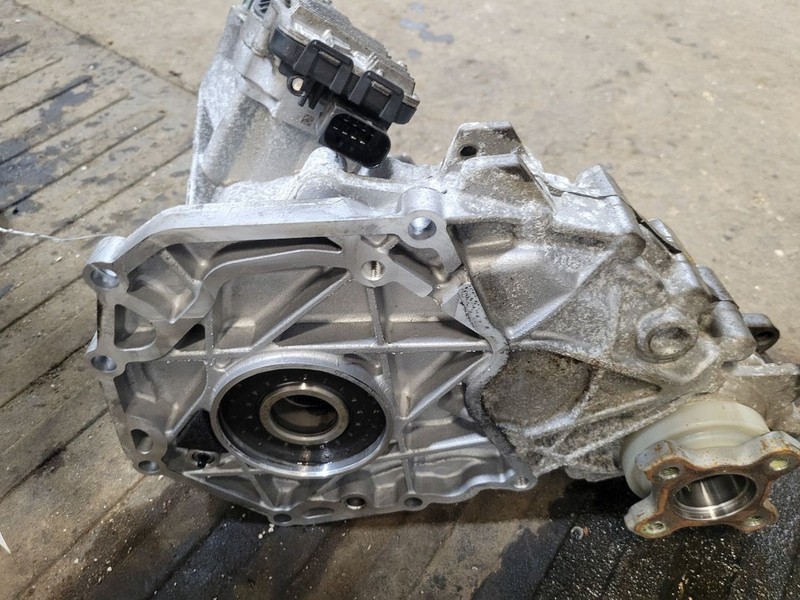 Transfer Case Sedan 3.8L Fits 15-16 GENESIS 1671722