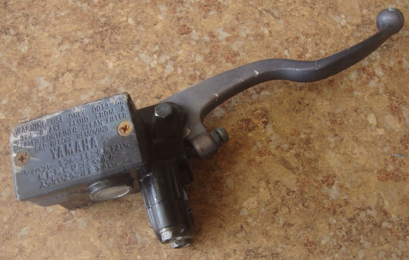 1997 Yamaha YFM350 YFM 350 Warrior Right Front Brake Lever Master Cylinder M9
