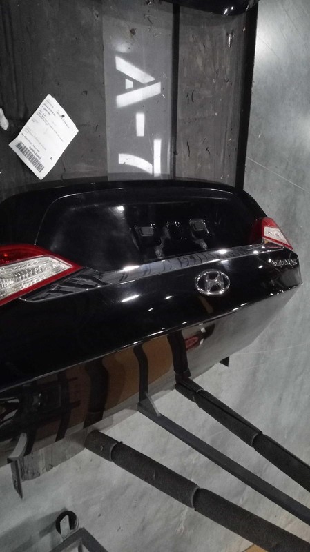 2014 Hyundai Sonata OEM Black Deck Lid Trunk Lid 207K Miles NJ25-13170-365194