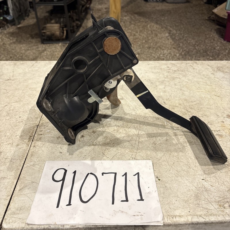 2006-2011 Cadillac DTS Brake Pedal Assembly OEM 4.6L Northstar V8