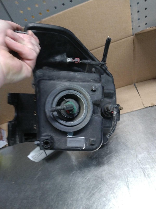 2009 Dodge Nitro Right Headlight Assembly OEM 314295 - Minor Grime, 155K Miles